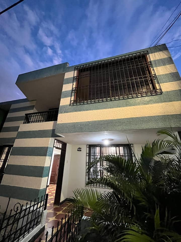 Casa Central En Gaira Rodadero Sur - Santa Marta