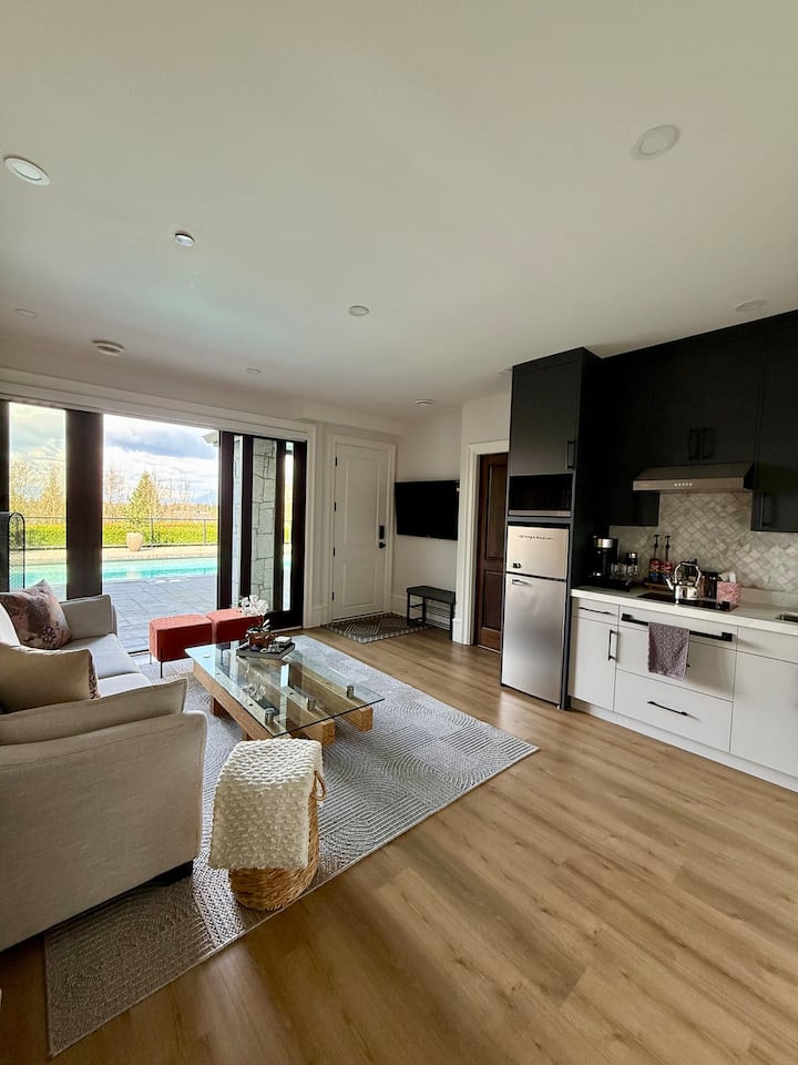 Fifa Vancouver Retreat | Equestrian Estate Suite - White Rock