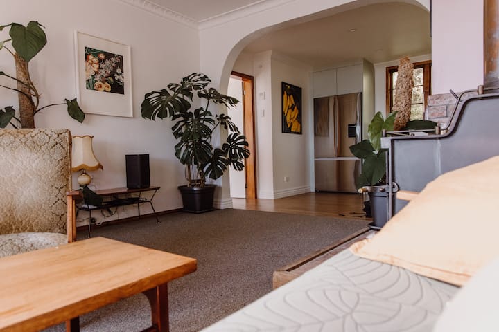 1920s Character Home With Coastal Views & Bush - Greymouth