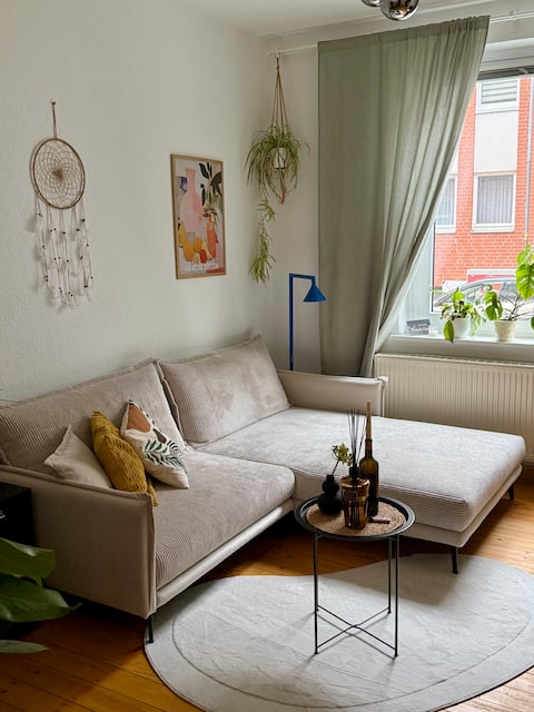 Beliebte Airbnb-Anzeige: Modern apartment: prime location & balcony overlooking the trade fair/Messe in Linden Süd