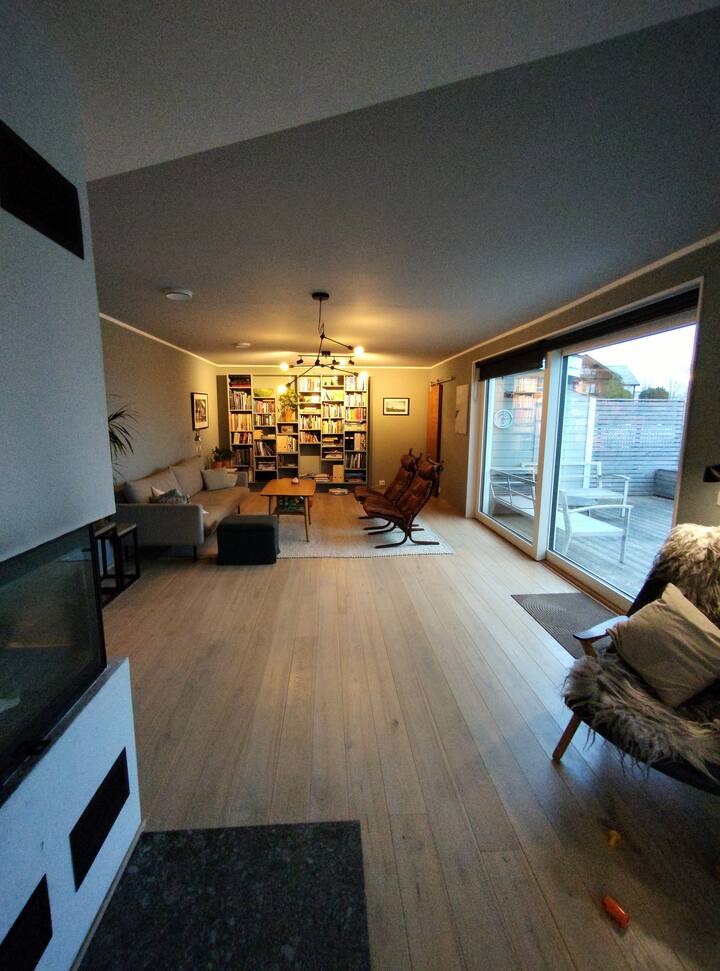 House With Large Patio And Garden - Alesund