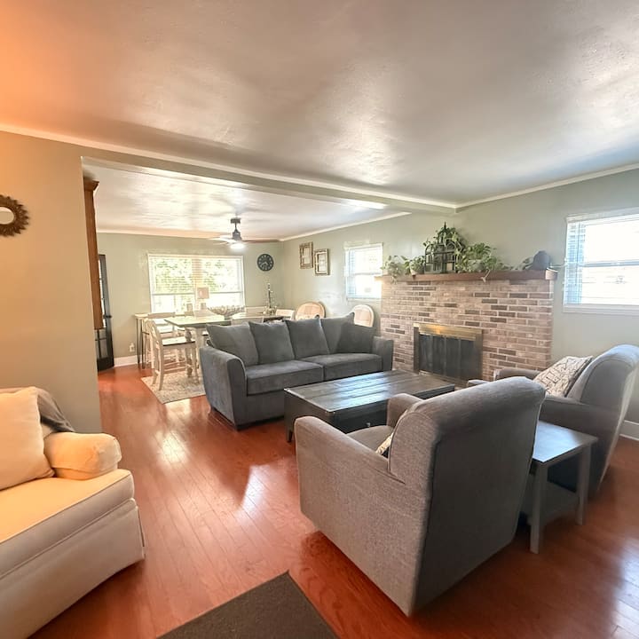 Peaceful Lake Front Retreat - Crescent City, FL