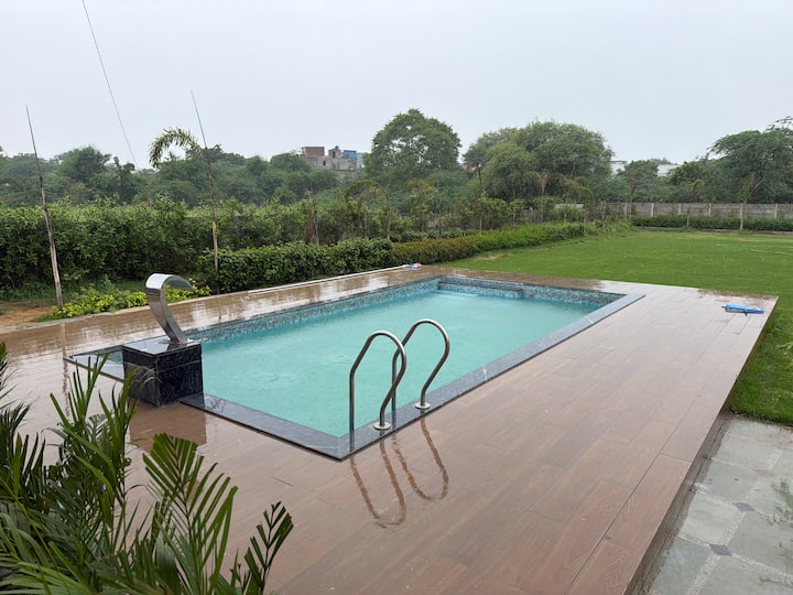 Luxe Pool Villa | Pool Parties, Weddings & Family - Delhi