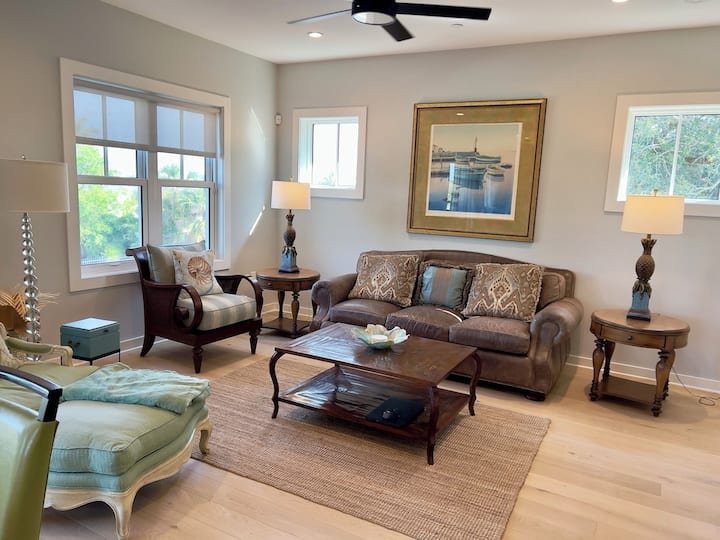 Stunning 3br Overlooking The Water! - closed, Jacksonville