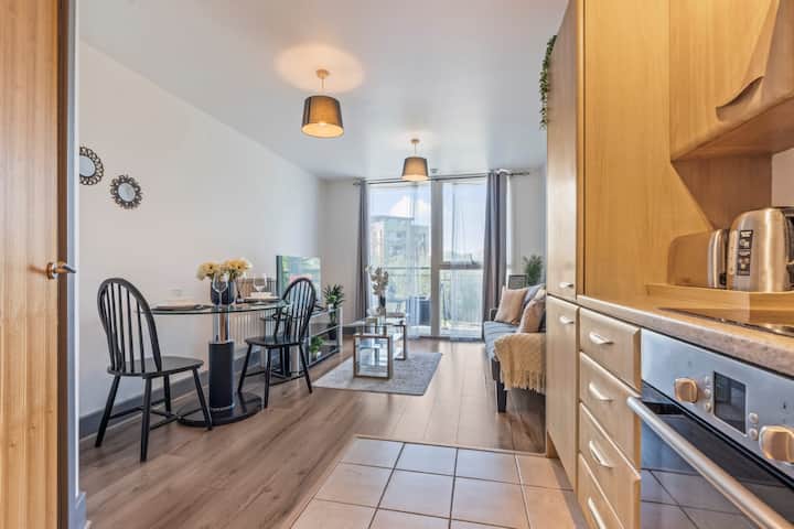 Stylish City Centre Apt |Wifi | Long Stays Welcome - Bournville - Birmingham 