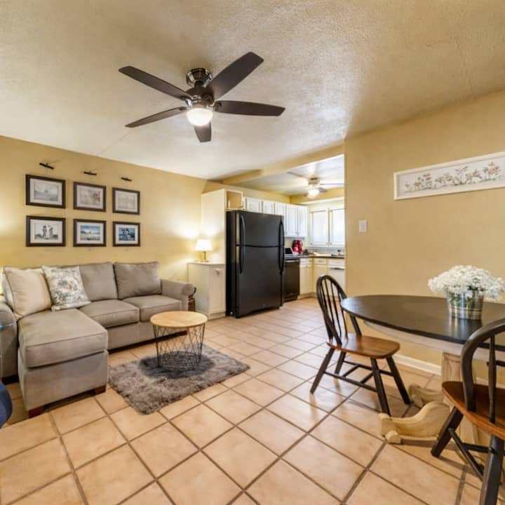 Pet-friendly Canal Condo W/ Pools & Fishing Pier - Corpus Christi, TX