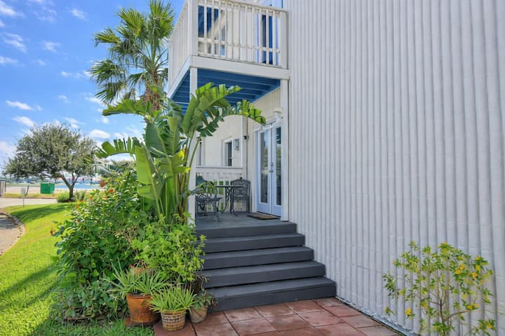 Pet-friendly Canal Condo W/ Pools & Fishing Pier - Corpus Christi, TX