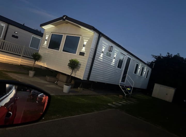 Sleeps 8- Golf/indoor Swim/beach/club House/arcade - Westgate-on-Sea