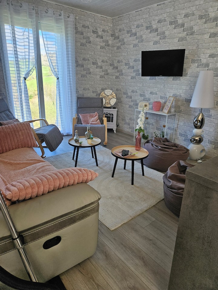La Maison Se Situe Dans Le Massif Central - Cantal