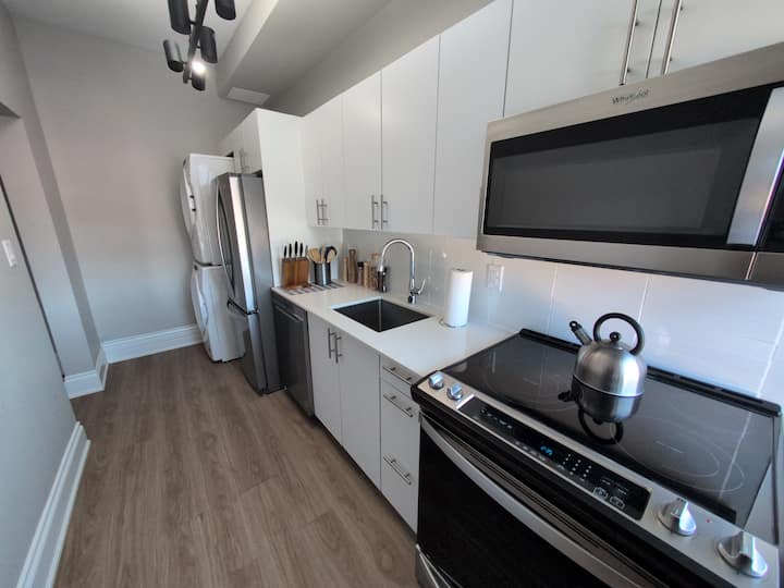 Cozy Apartment Situated Downtown - Peterborough, Canadá