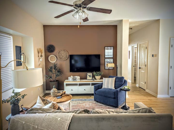 A Quaint Craftsman's Dream Home; Newly Renovated! - San Marcos, TX
