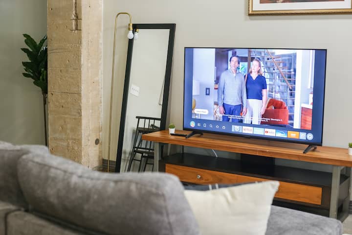 Regal 1br Sleeps 6, Downtown, Free Valet Parking - Design District - Dallas