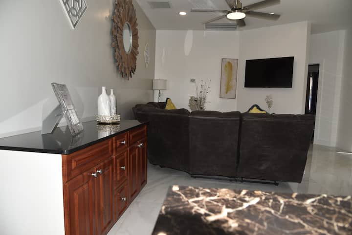 Bright 2br Retreat • Private Entry • Near Beach - Cayman Islands