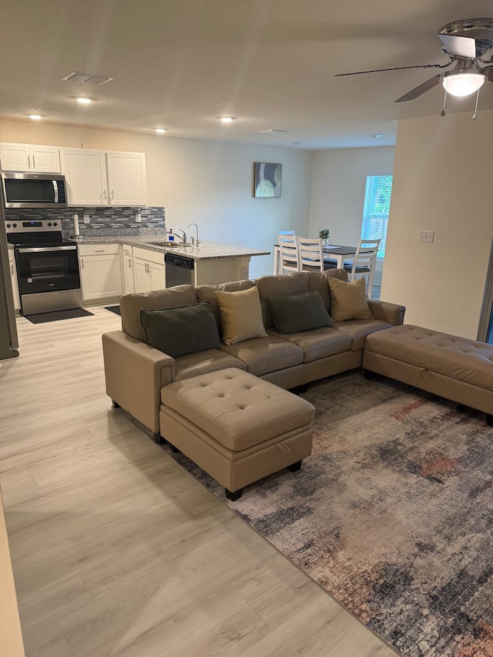 Centrally Located Relax Zone. - Palm Bay