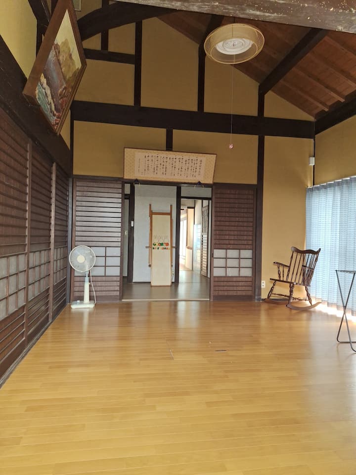 箱石浜から徒歩5分。
1棟丸々貸切の一軒家
『箱石の風B棟』
広いお庭で遊んだ後はのんびりBbq ！ - 교탄고시