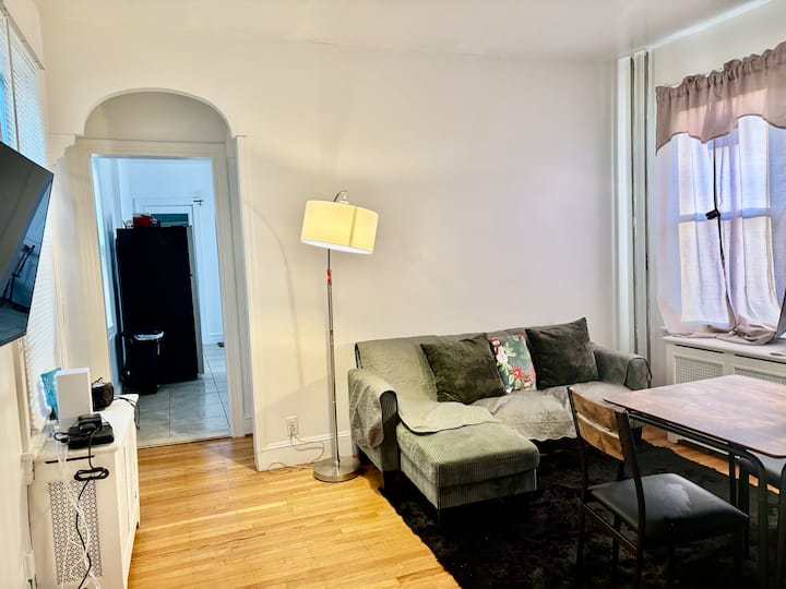 1st Fl 2 Bedroom, Fenced In Yard Northeast - Chestnut Hill, PA
