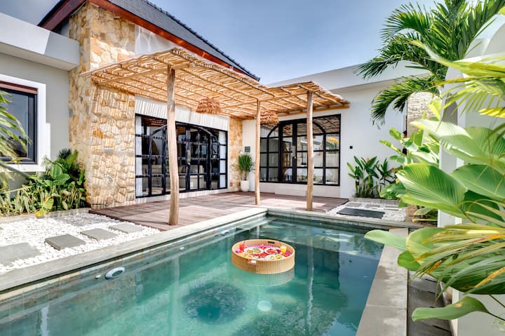Modern Mediterranean Villa Close To  Canggu - Indonesia
