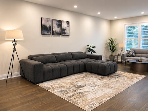 Top performing Airbnb: Modern 3BR Luxury Home | Near Downtown + Transit in Scarborough—Guildwood