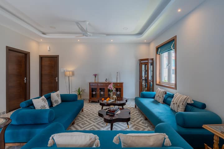 Stayvista At Casa Viena W/ Pool, Lawn - Colva