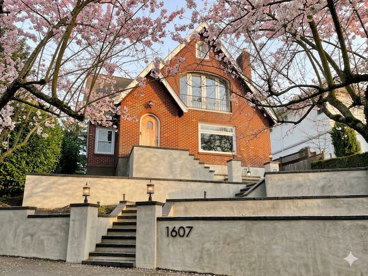 Seattle Gem | Sleeps 10, Parking, Pets, Gym - Seattle, WA