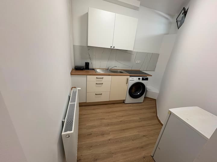 Moderne 2-zimmer Wohnung • Eg • Neue Renoviert - Duisburg