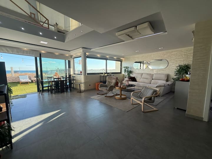Una Villa Moderna Con Picina Y Vista Al Mar - Torre del Mar