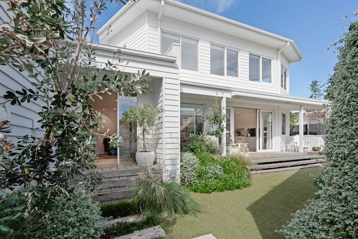 Coastal Townhouse Steps To Beach, Cafes And Parks - Mornington