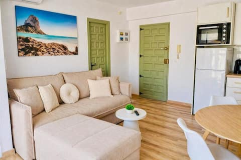 Top Airbnb: 30 m² Terrace - 3 min to the Beach - Downtown Calpe en Calp