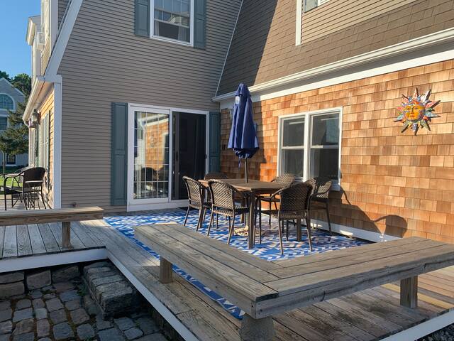 Escape to Seascape 4.5 BDRM, 7 beds. Walk to beach gallery image 4