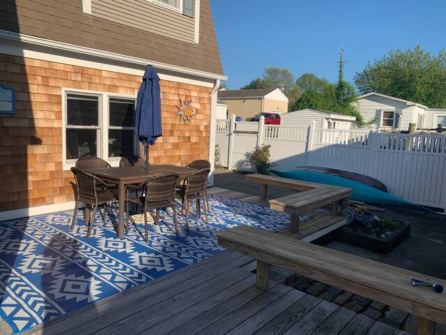 Escape to Seascape 4.5 BDRM, 7 beds. Walk to beach gallery image 2