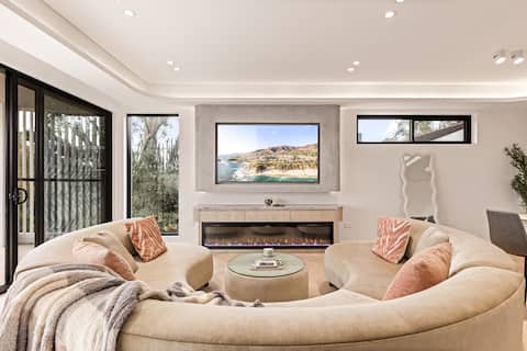 Top performing Airbnb: Luxury home, internal lift / private heated pool A in Sydney