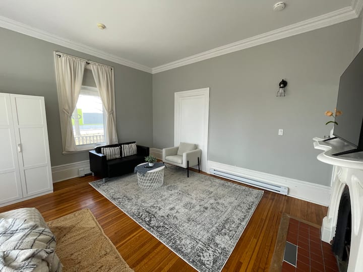Brick House On Broadway - Butler Unit - Orangeville