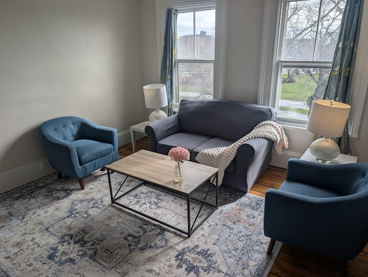 Quaint Two Bedroom On The Commons - Halifax