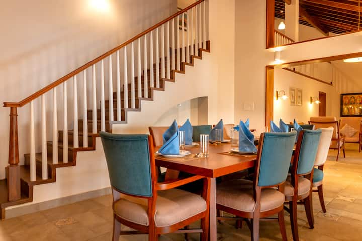 Dining area image 1