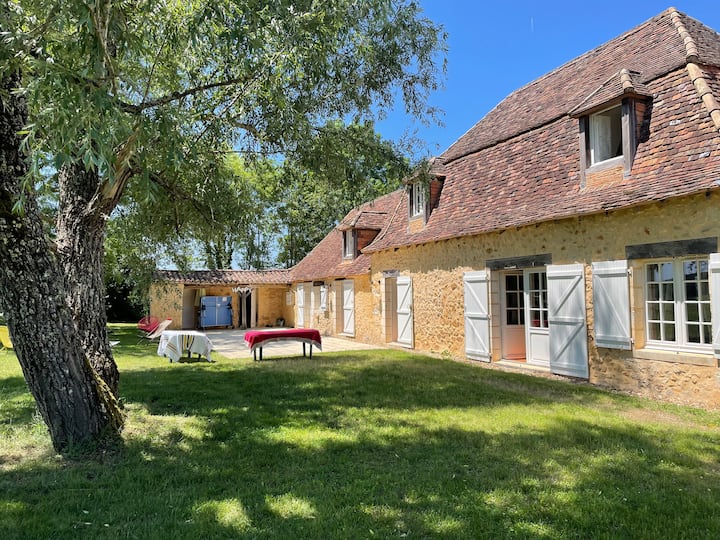 Jolie Ferme Issac
 8 Personnes 
Piscine - Dordogne