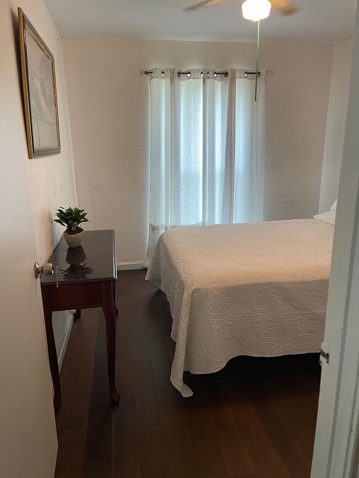 Frisco Room | Near Stadium World Cup - Frisco, TX