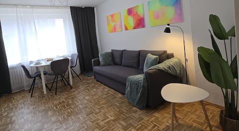 Erfolgreiche Airbnb-Immobilie: Art Home – bright apartment with balcony and Netflix in Laar