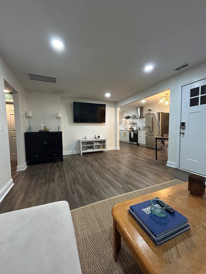 Queen's Cottage 2 Bed/2 Bath Bungalow - Charlotte Douglas Airport (CLT)