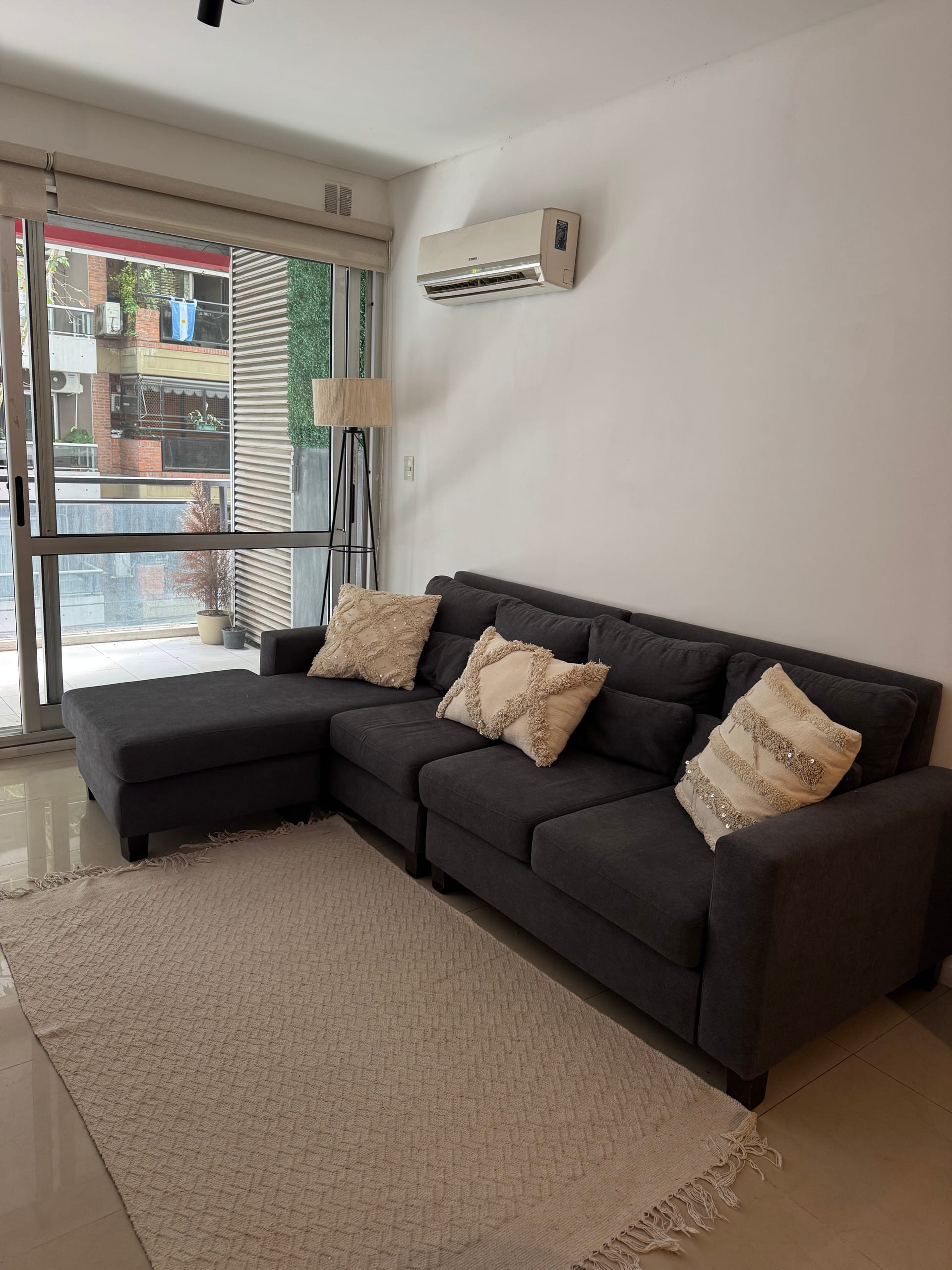 Apartamento de 2 quartos com varanda em Villa Urquiza