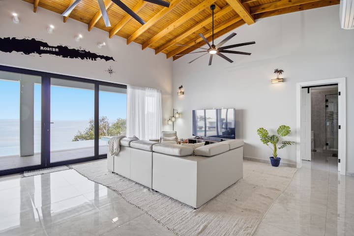New! Oceanfront, Infinity Pool, Lux King Suites - Punta Blanca