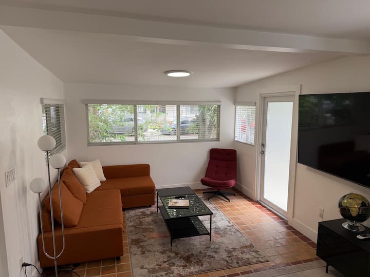 Wynwood House | Gated 2-car Parking + Private Yard - Miami