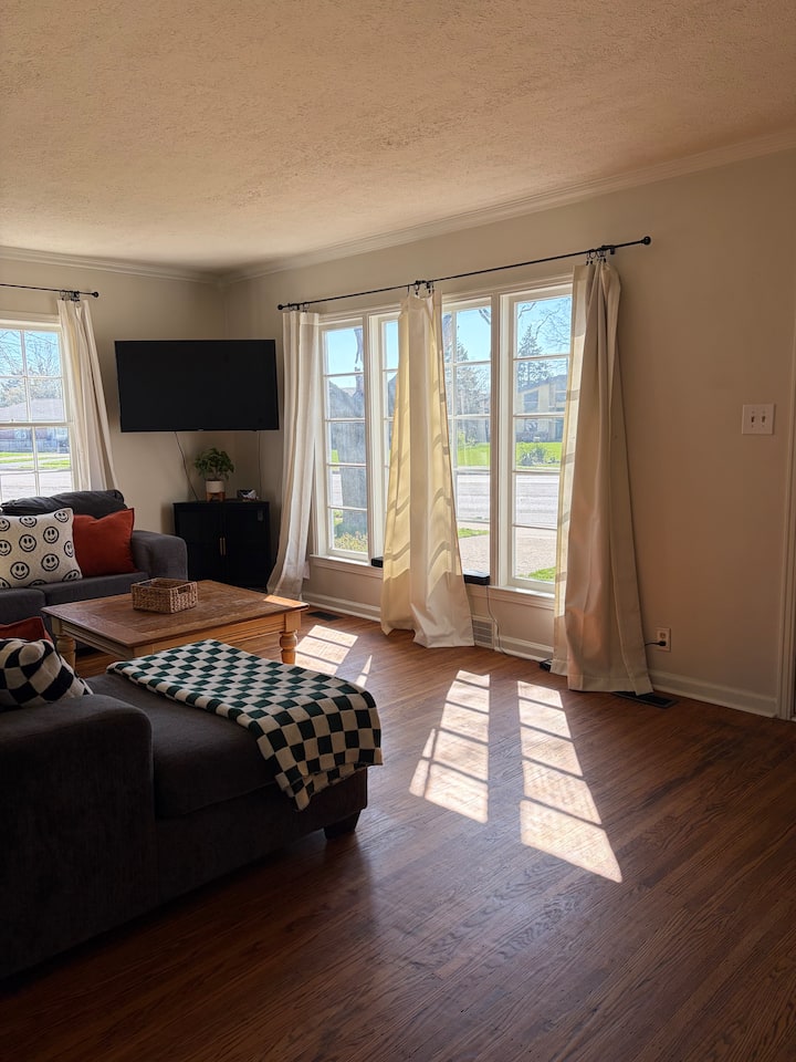 Cozy Speedway Cottage - Eagle Creek, IN