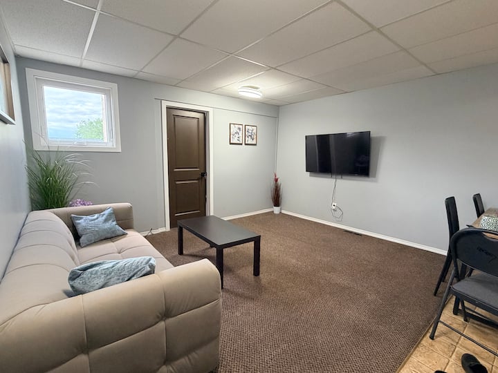 Cozy 1br Apt Near Hospital & Downtown Regina - Regina, Canada