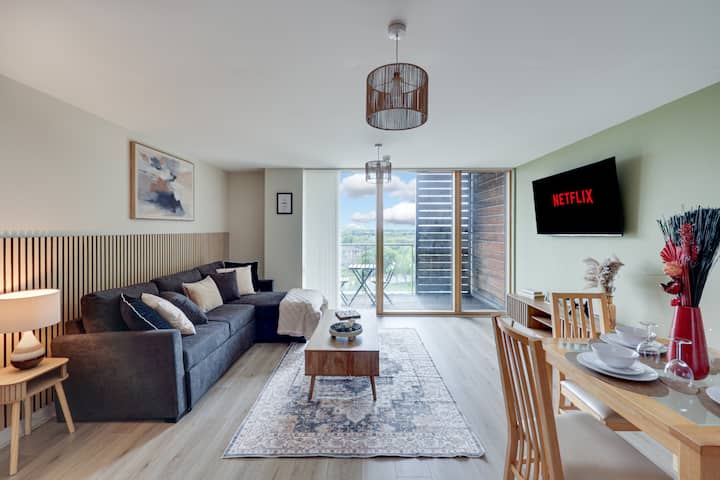 Elegant City Centre Apartment • Balcony • Parking - 밀턴 케인즈