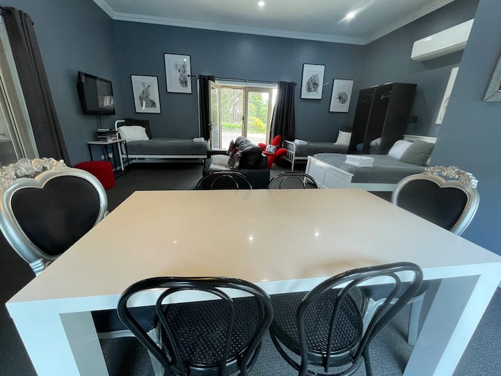 Pool Room, Lake Albert, Sleeps 6 - Wagga Wagga