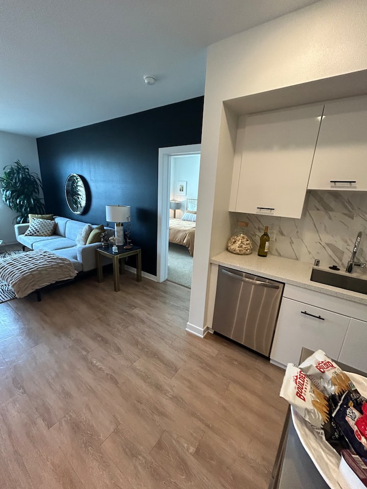 Way Too Comfortable- Lux Escape - Balboa Island, CA