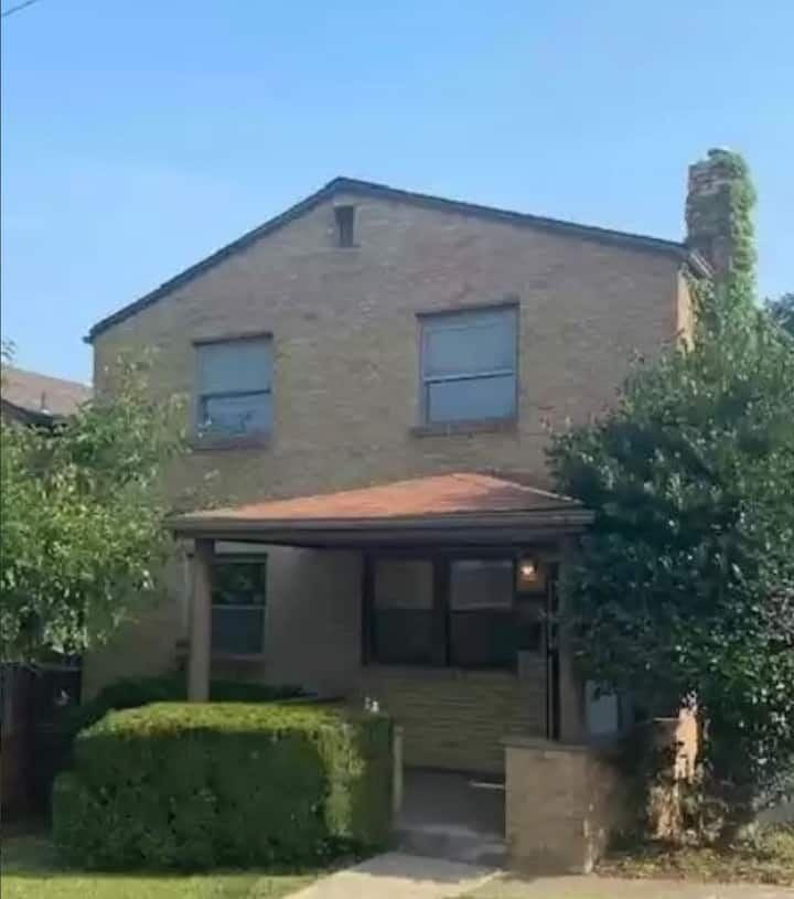 Nfl Draft-ready! 3br, 1.5 Bath Home In Pittsburgh - Pittsburgh, PA
