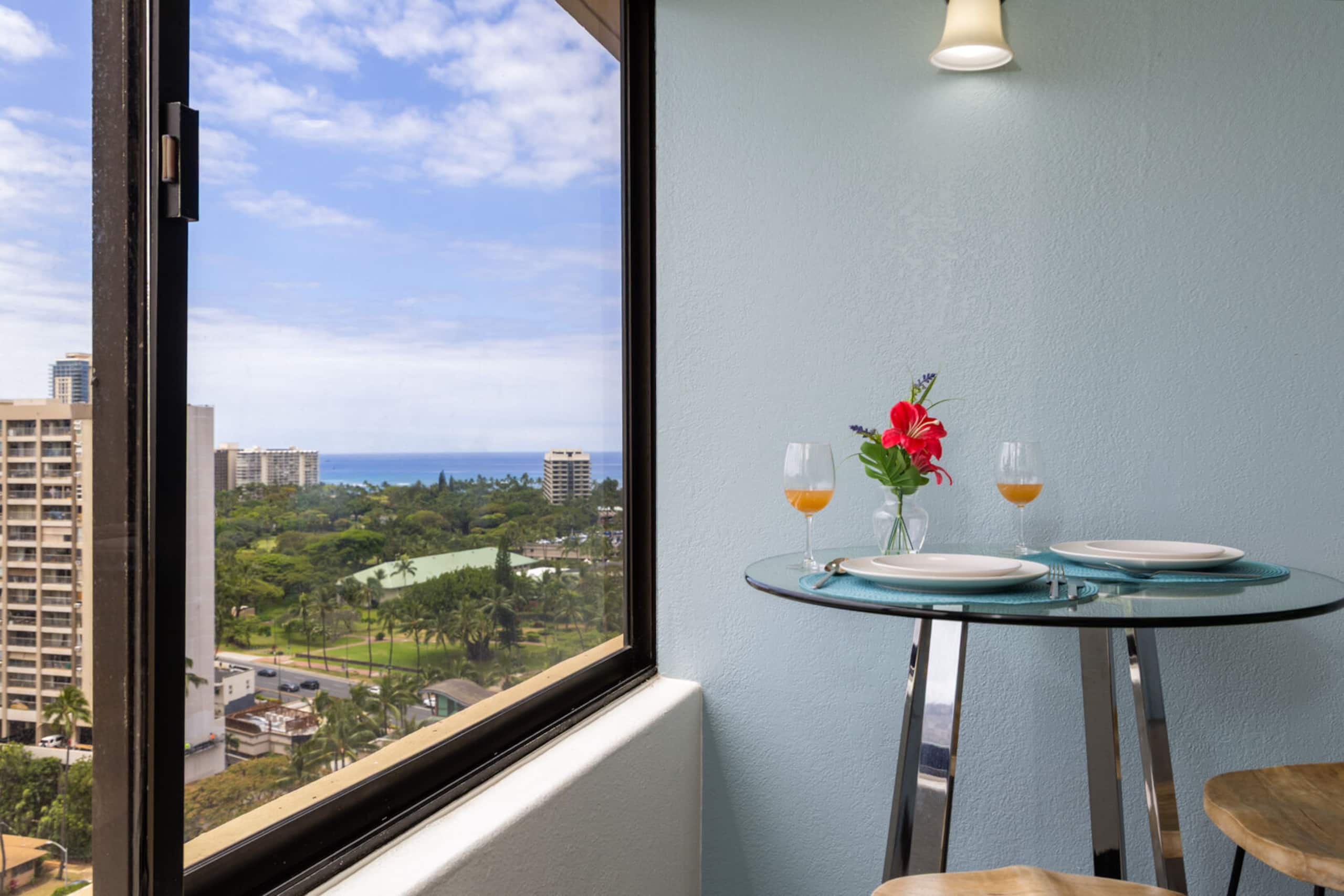 Condo in Honolulu · ★4.0 · Studio · 1 bed · 1 private bath - Image 12