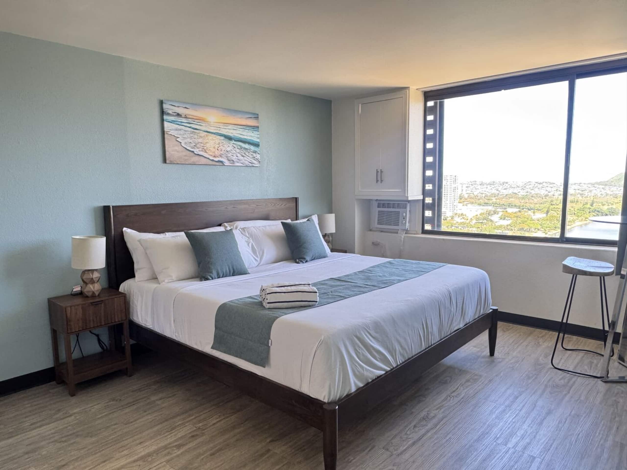 Condo in Honolulu · ★4.0 · Studio · 1 bed · 1 private bath - Image 7