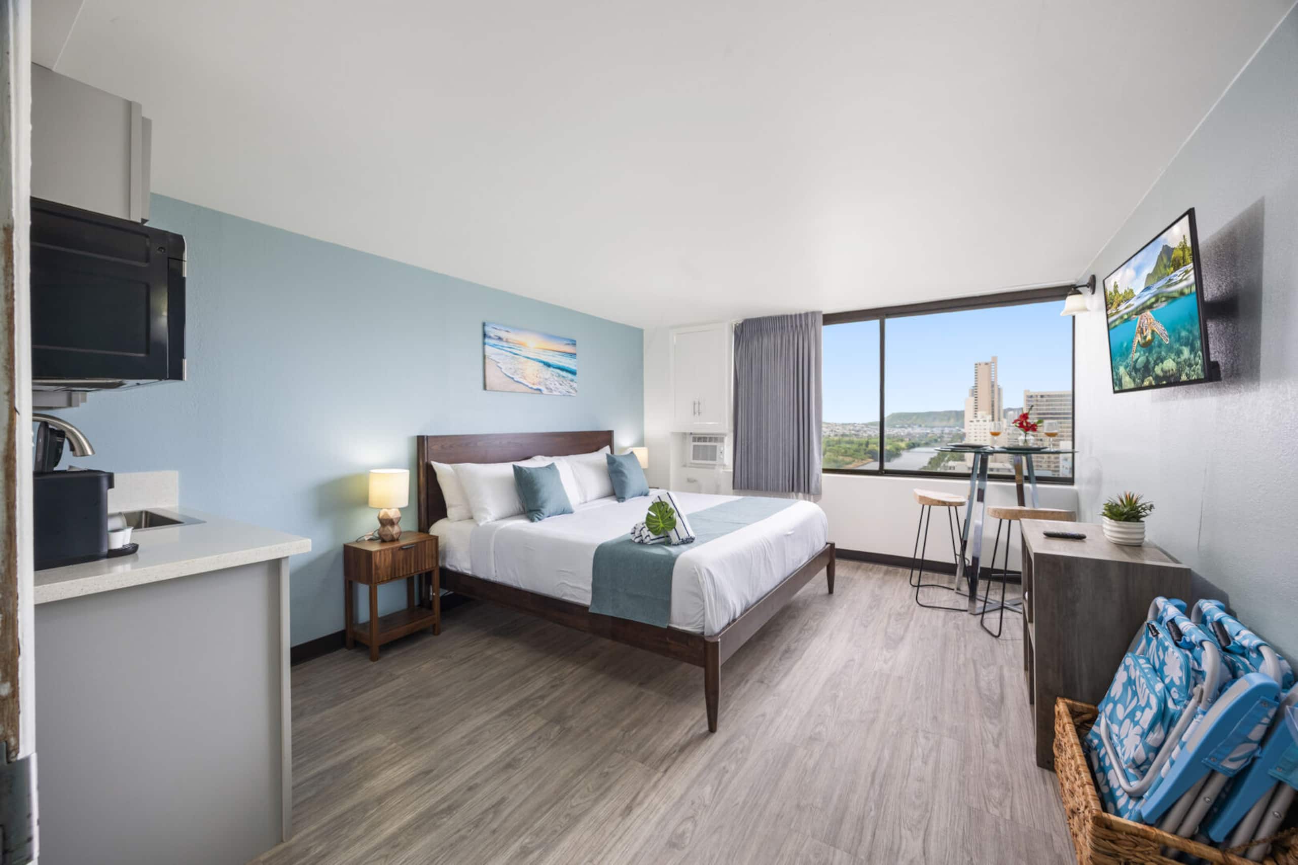 Condo in Honolulu · ★4.0 · Studio · 1 bed · 1 private bath - Image 32
